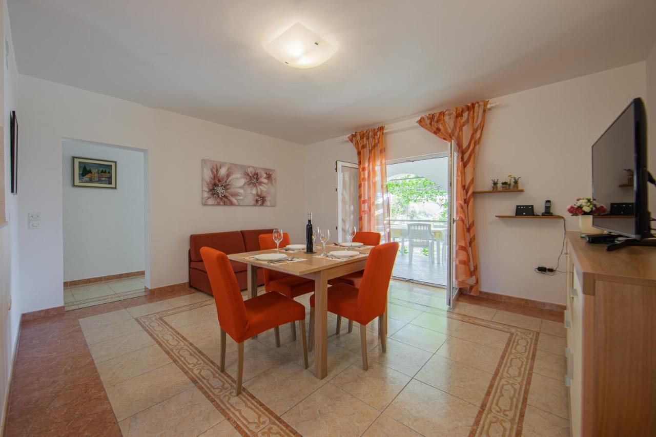 Apartmani Mares Ražanj Eksteriør billede